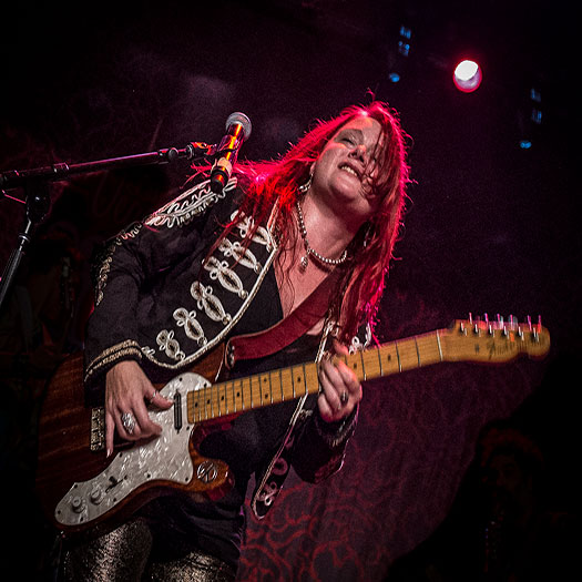 Carolyn Wonderland ft. Shelly King